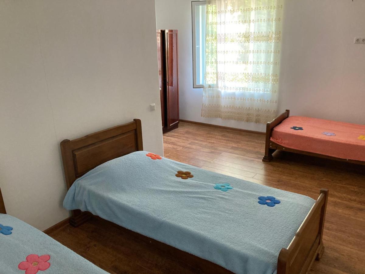 Guest House Maxim ماكينجاوري المظهر الخارجي الصورة