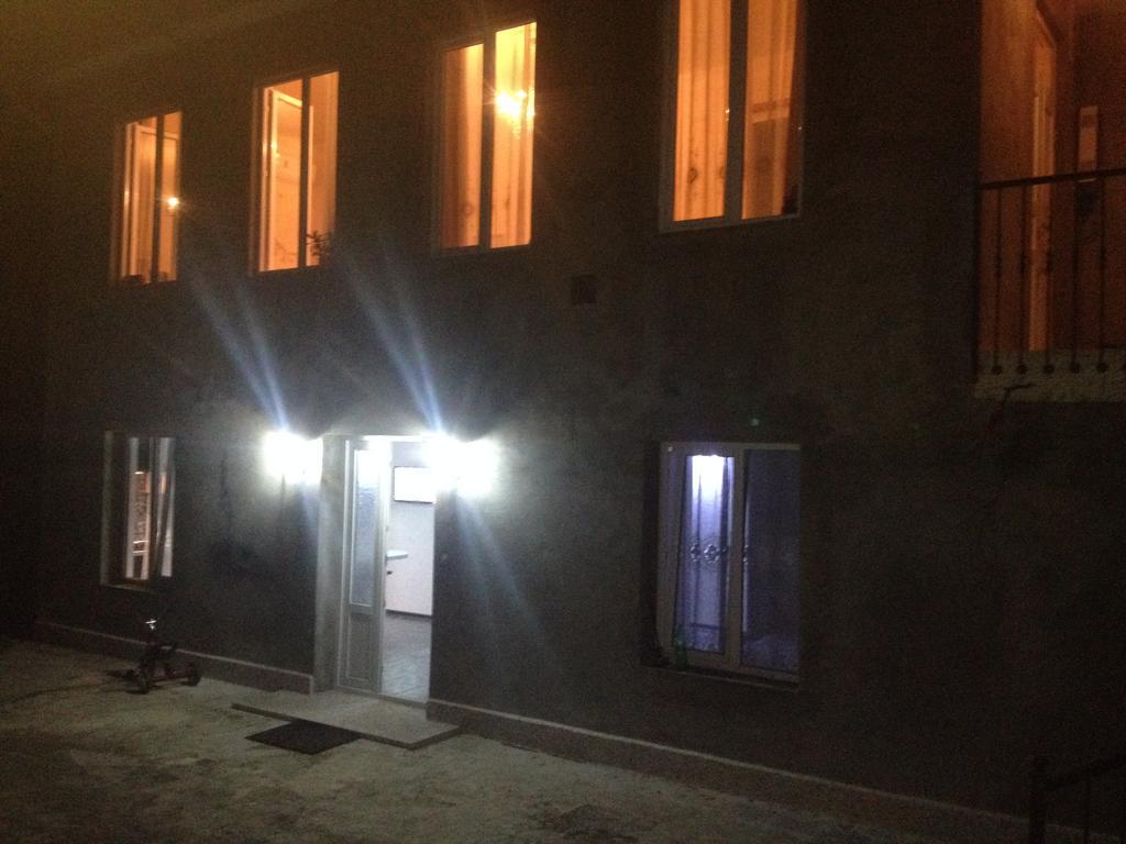 Guest House Maxim ماكينجاوري المظهر الخارجي الصورة