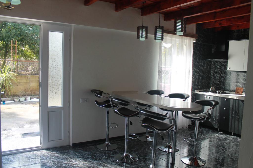 Guest House Maxim ماكينجاوري المظهر الخارجي الصورة