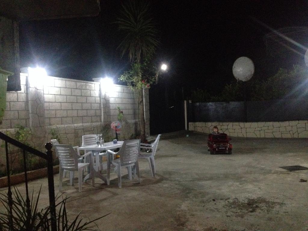 Guest House Maxim ماكينجاوري المظهر الخارجي الصورة