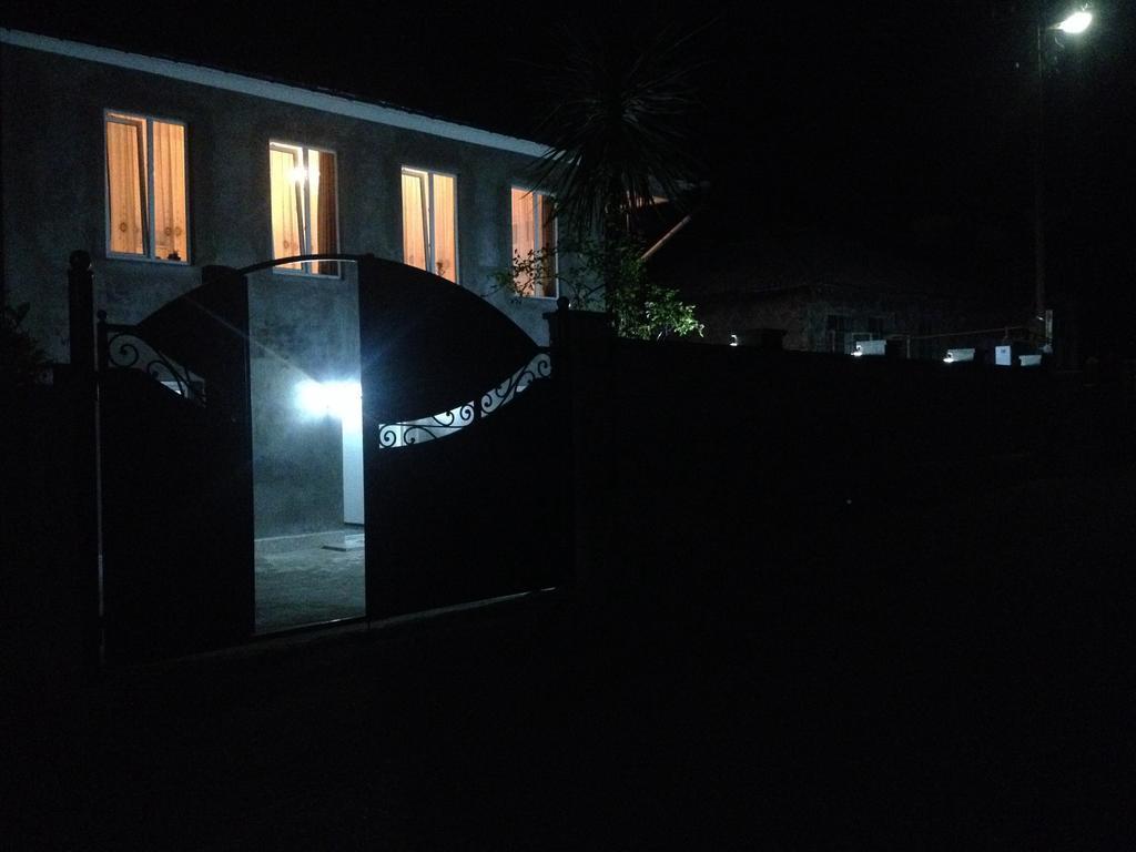 Guest House Maxim ماكينجاوري المظهر الخارجي الصورة