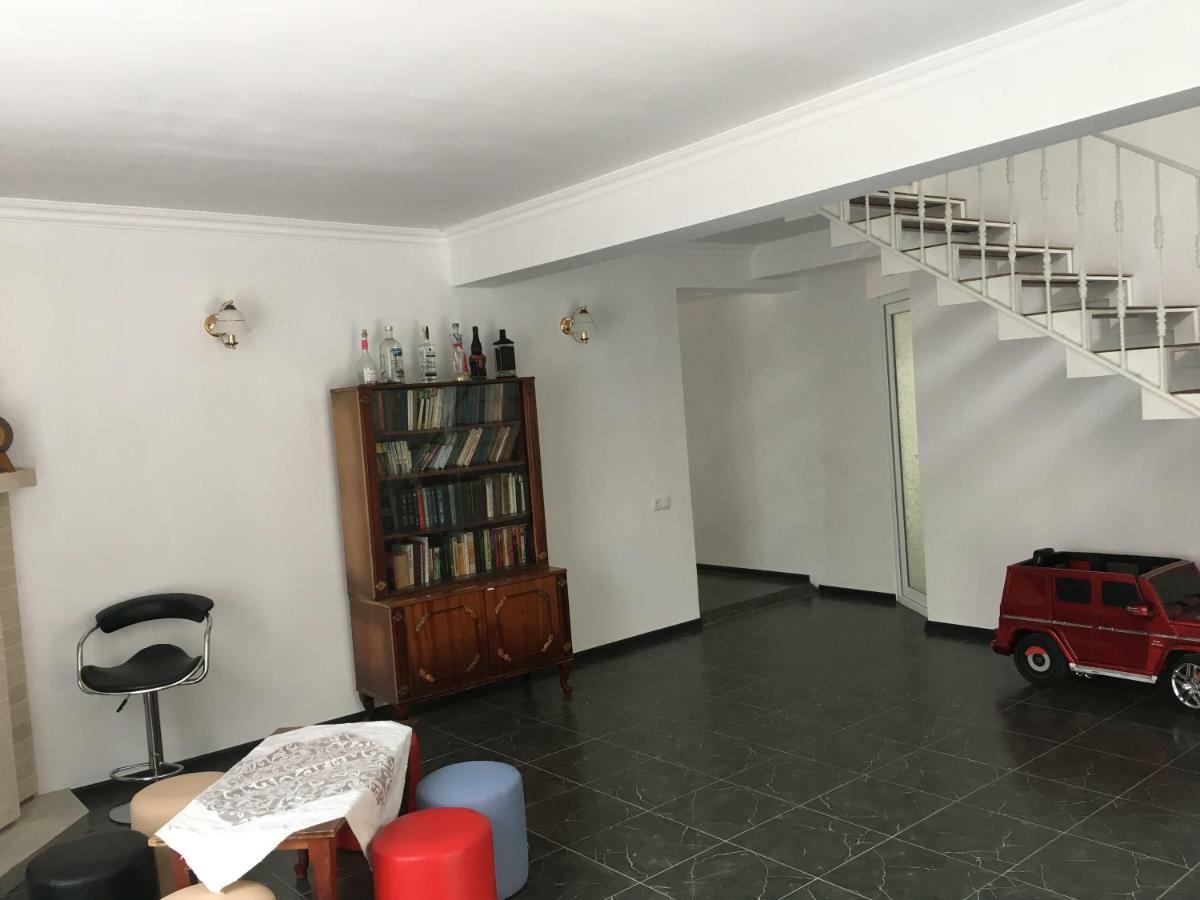 Guest House Maxim ماكينجاوري المظهر الخارجي الصورة